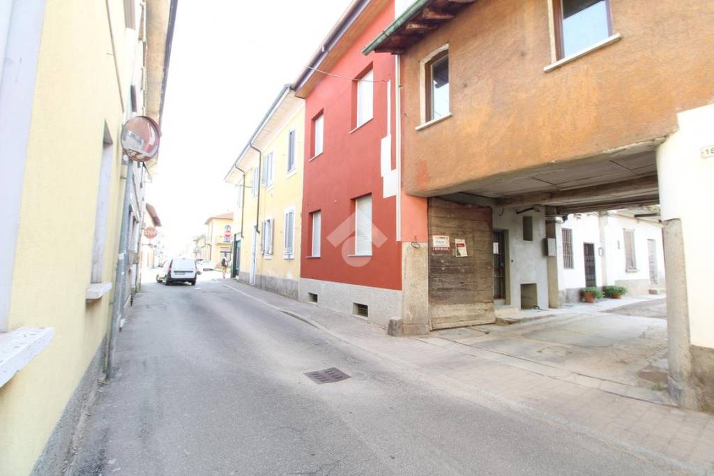 casa indipendente in vendita a Magenta