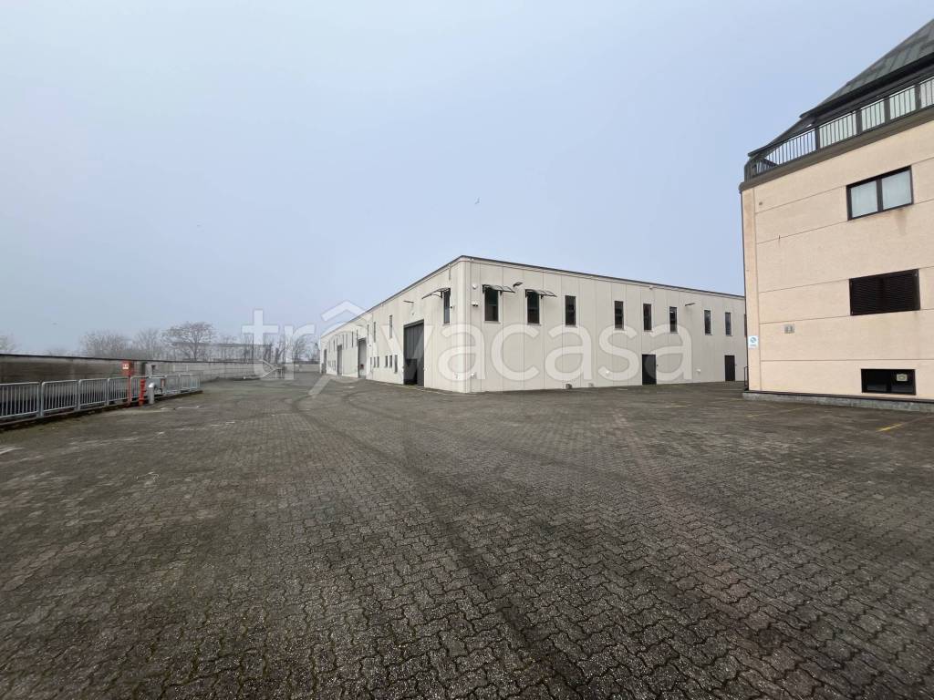 capannone in vendita a Magenta