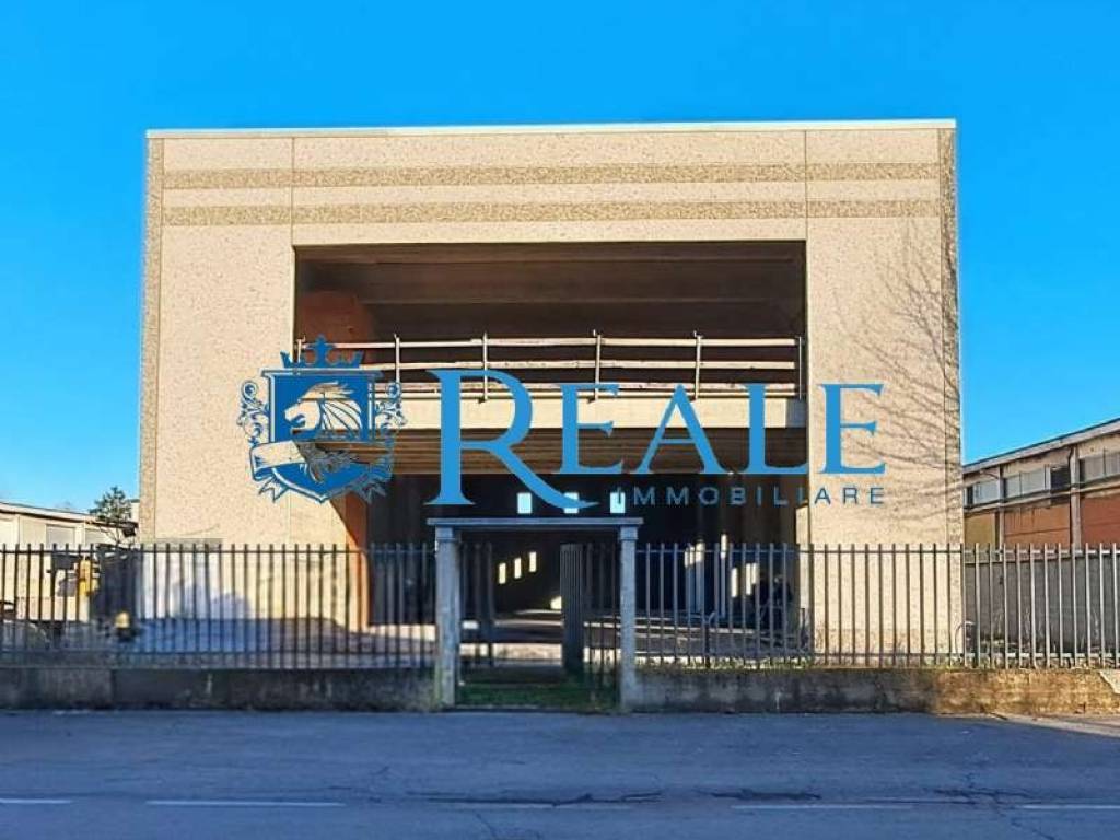 locale commerciale in vendita a Magenta