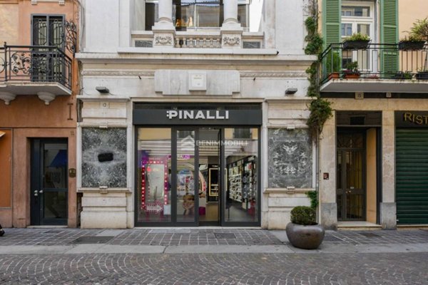 negozio in vendita a Magenta