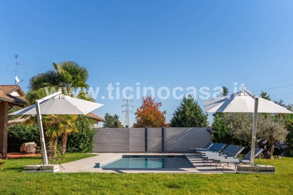 casa indipendente in vendita a Magenta