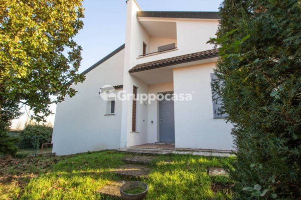 casa indipendente in vendita a Magenta