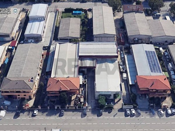 locale commerciale in vendita a Magenta