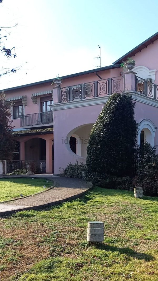 casa indipendente in vendita a Magenta in zona Ponte Nuovo