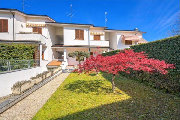 casa indipendente in vendita a Magenta