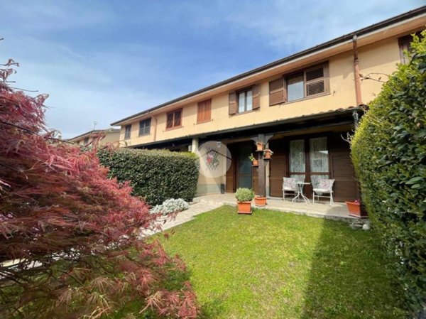 casa indipendente in vendita a Magenta in zona Ponte Nuovo