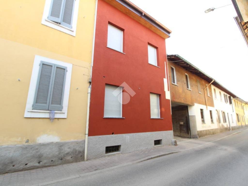 casa indipendente in vendita a Magenta