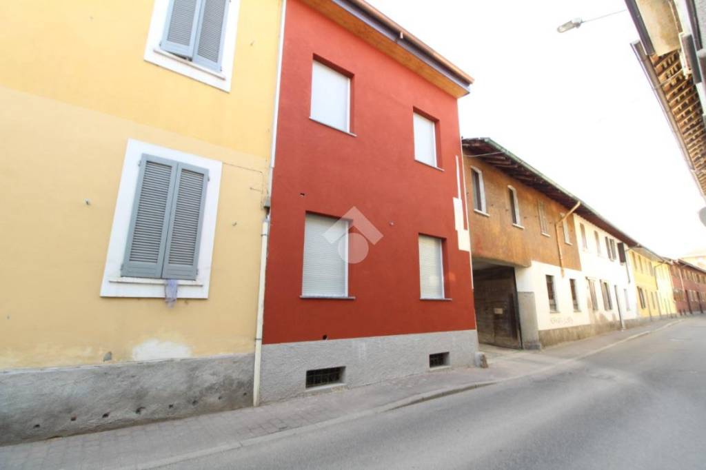 casa indipendente in vendita a Magenta
