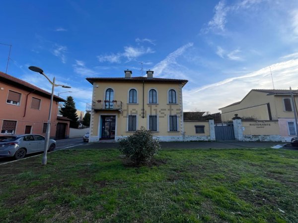 casa indipendente in vendita a Magenta