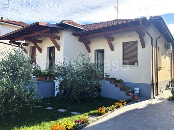 casa indipendente in vendita a Magenta