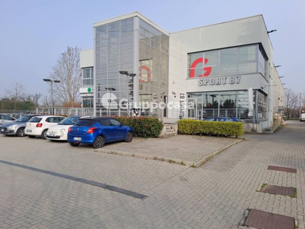 locale commerciale in vendita a Magenta