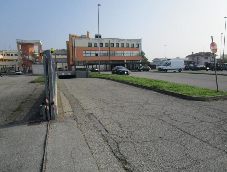 locale di sgombero in vendita a Magenta