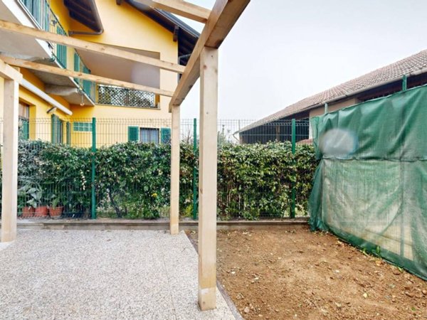 casa indipendente in vendita a Magenta