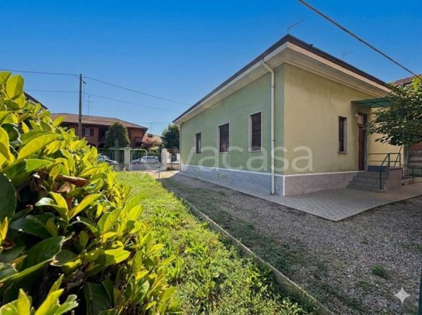 casa indipendente in vendita a Magenta