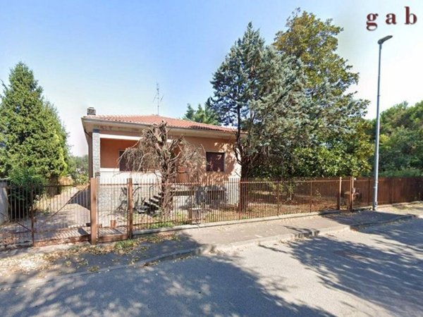 casa indipendente in vendita a Magenta