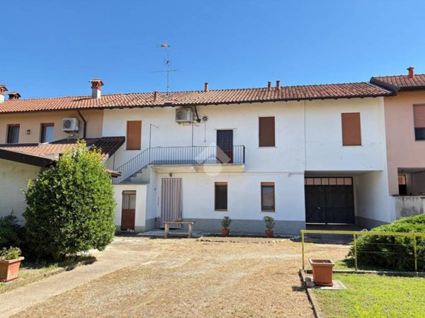 casa indipendente in vendita a Magenta