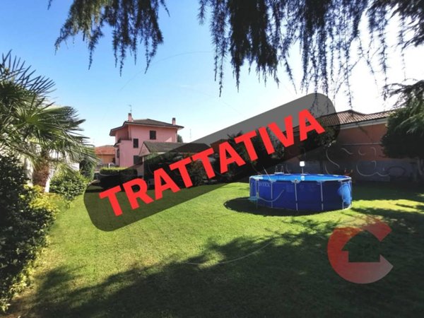 casa indipendente in vendita a Magenta