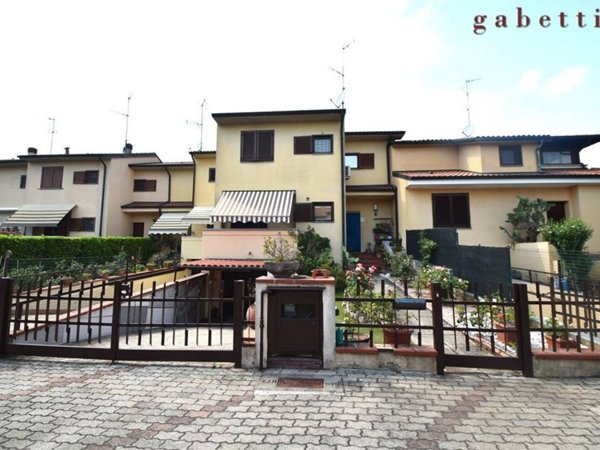 casa indipendente in vendita a Magenta