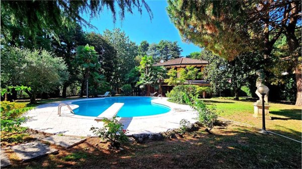 casa indipendente in vendita a Magenta