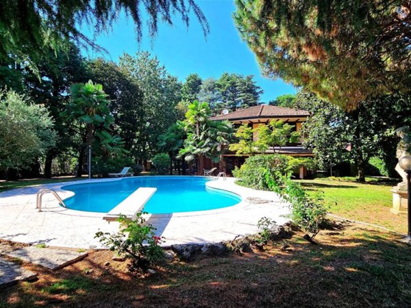 casa indipendente in vendita a Magenta