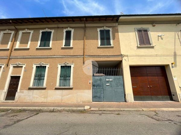 casa indipendente in vendita a Magenta