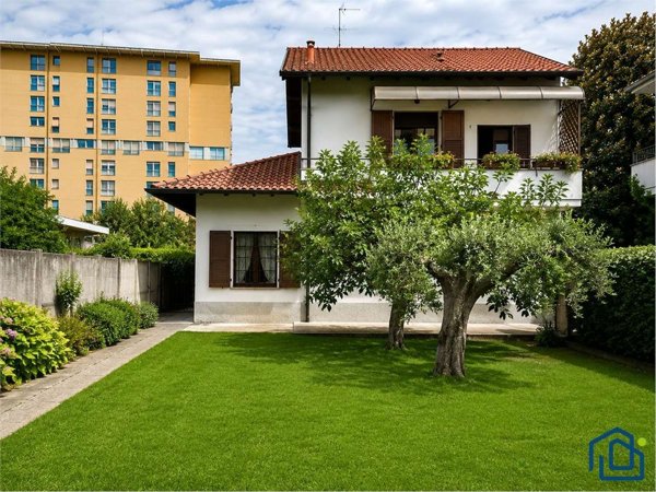 casa indipendente in vendita a Magenta