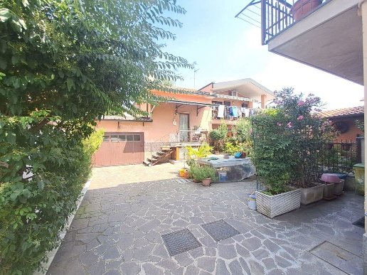 casa indipendente in vendita a Magenta