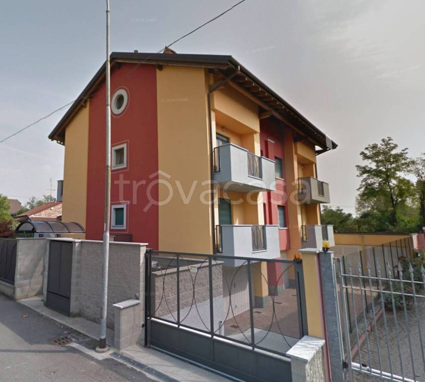 appartamento in vendita a Magenta in zona Ponte Nuovo