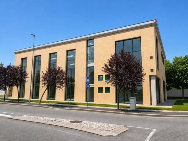 locale commerciale in vendita a Magenta