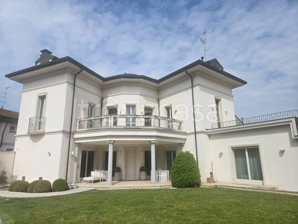 casa indipendente in vendita a Magenta