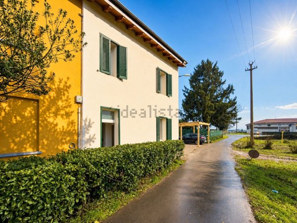casa indipendente in vendita a Magenta