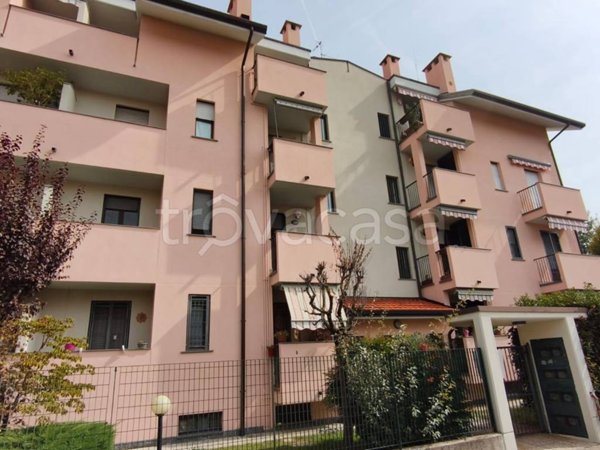 appartamento in vendita a Magenta in zona Ponte Nuovo
