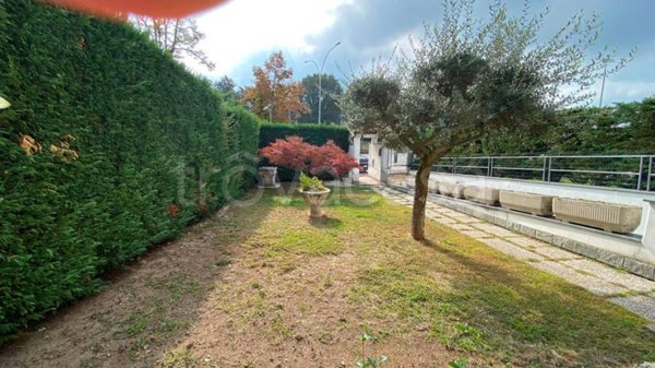 casa indipendente in vendita a Magenta
