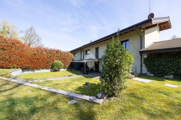 casa indipendente in vendita a Magenta