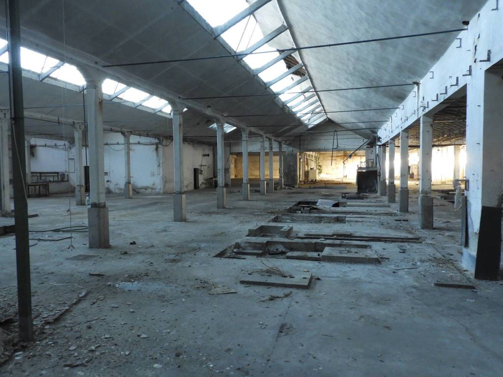 locale commerciale in vendita a Magnago