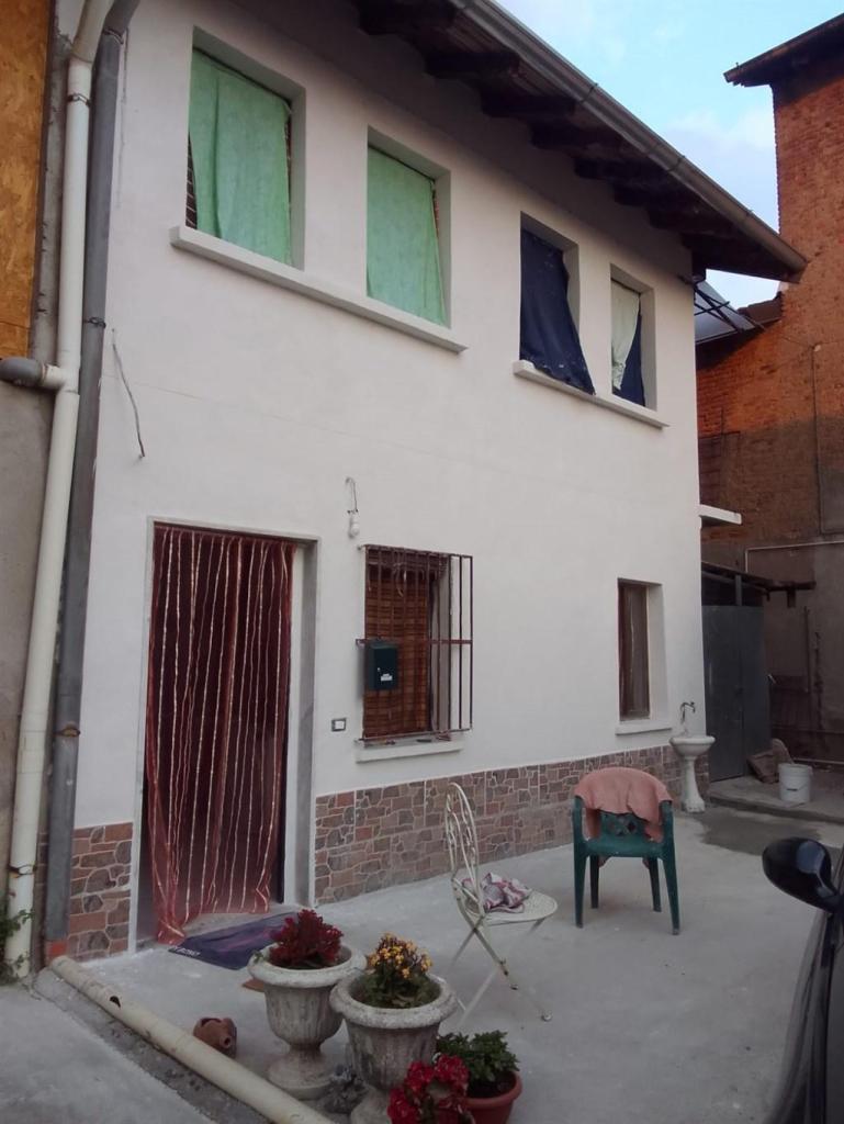 casa indipendente in vendita a Magnago