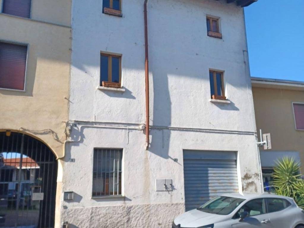 appartamento in vendita a Magnago in zona Bienate