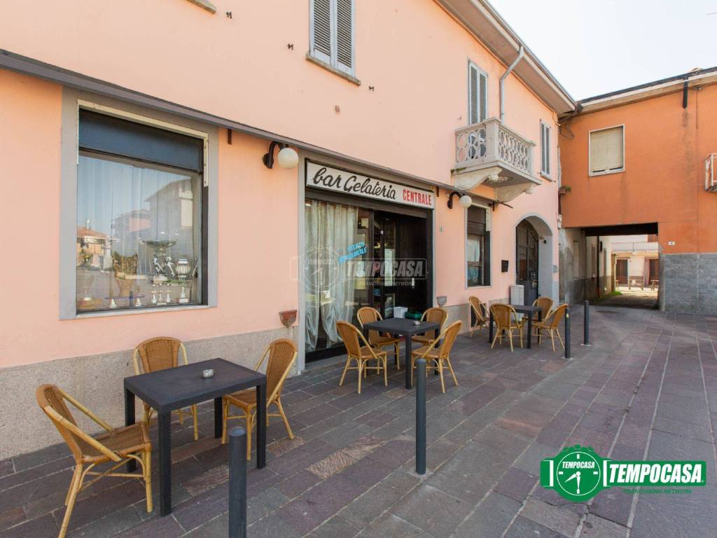 negozio in vendita a Magnago