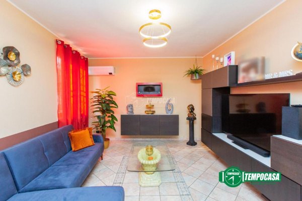 casa indipendente in vendita a Magnago