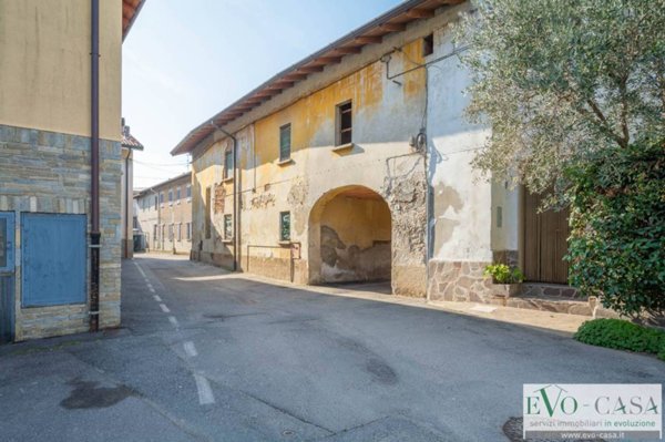 casa indipendente in vendita a Magnago