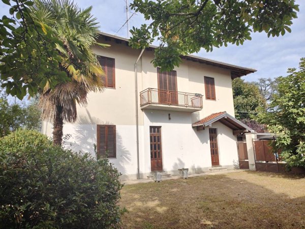 casa indipendente in vendita a Magnago