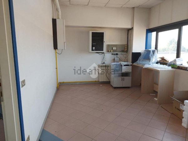 capannone in vendita a Magnago in zona Bienate