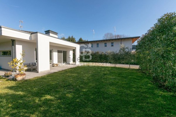 casa indipendente in vendita a Magnago