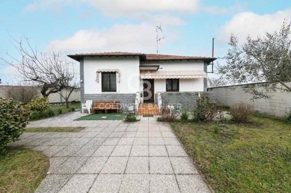 casa indipendente in vendita a Magnago