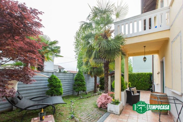 casa indipendente in vendita a Magnago