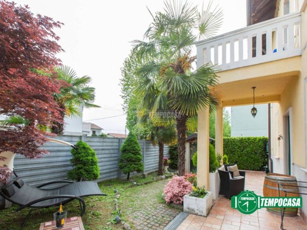 casa indipendente in vendita a Magnago