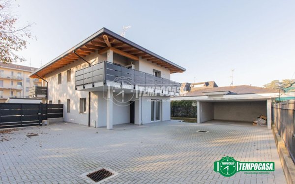 casa indipendente in vendita a Magnago