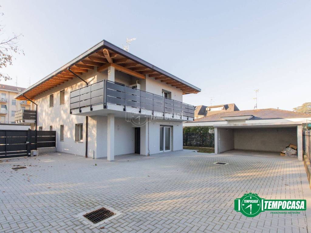 casa indipendente in vendita a Magnago