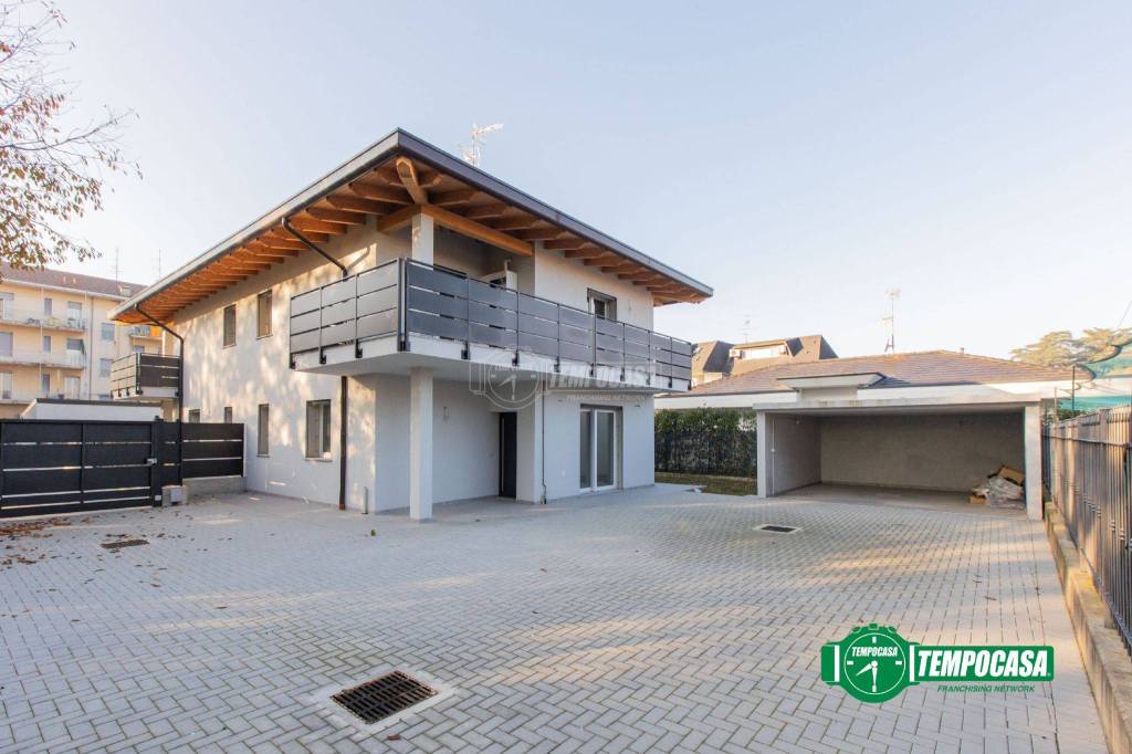 casa indipendente in vendita a Magnago