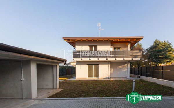 casa indipendente in vendita a Magnago